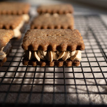 画像をギャラリービューアに読み込む, 【12月5日(金)発送分】アーモンドサンドクッキー(6枚入り)